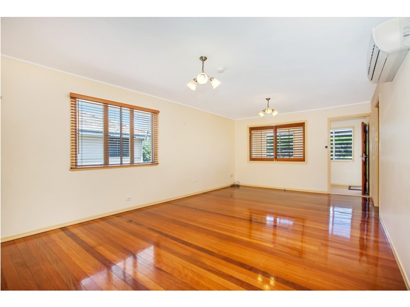 87 Moreton Avenue, Wynnum QLD 4178