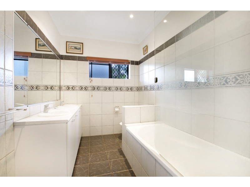 64 Oceana Terrace, Manly QLD 4179