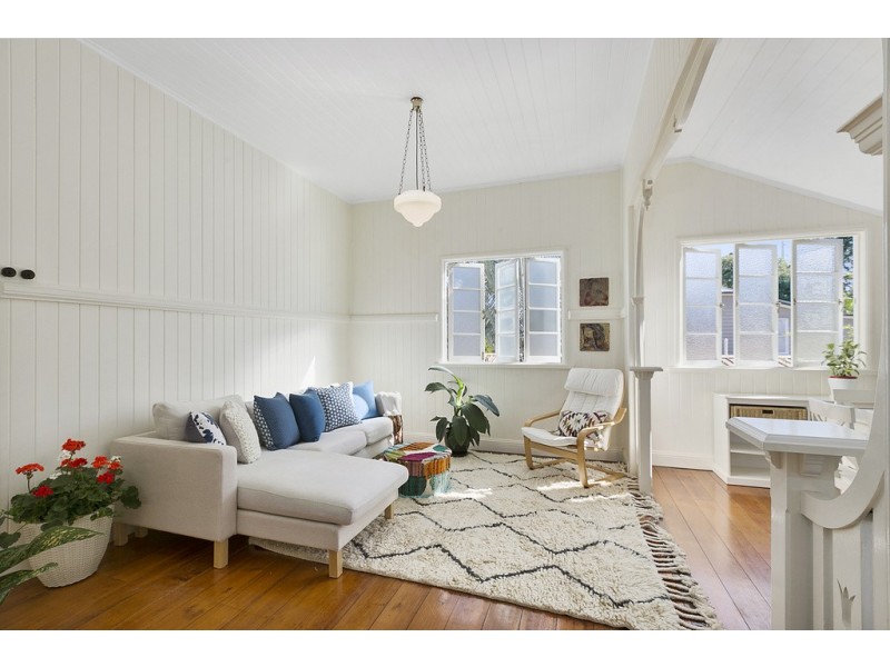7 Allara Street, Manly QLD 4179