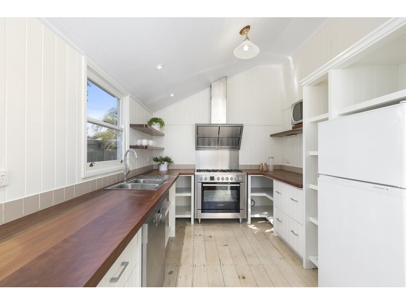 7 Allara Street, Manly QLD 4179