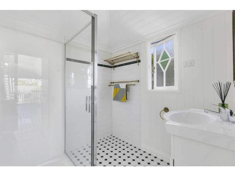 7 Allara Street, Manly QLD 4179