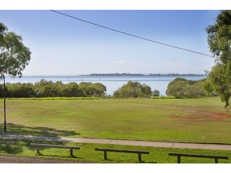 735 Esplanade, Lota QLD 4179