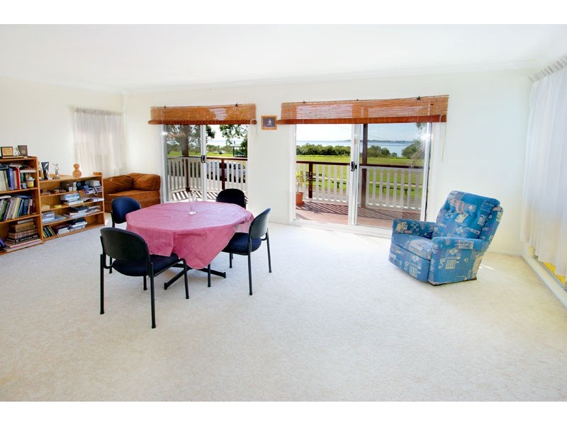 735 Esplanade, Lota QLD 4179