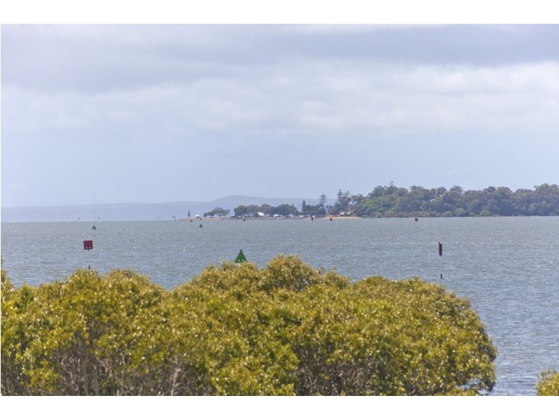 735 Esplanade, Lota QLD 4179