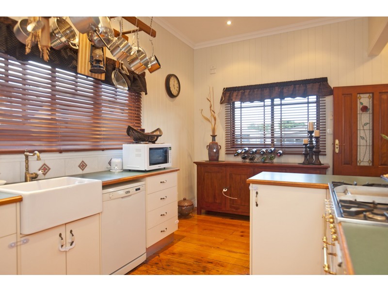 24 Outram Street, Lota QLD 4179