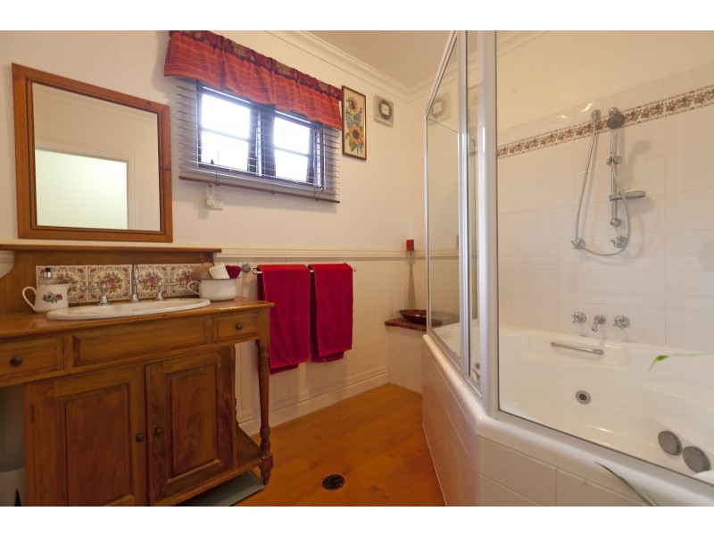 24 Outram Street, Lota QLD 4179