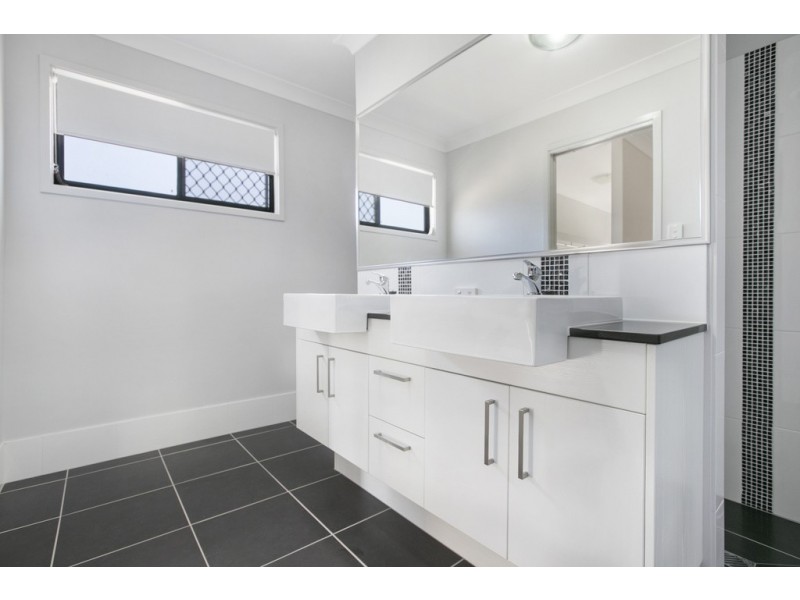 112 Sandy Camp Road, Wynnum West QLD 4178