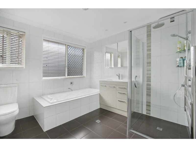 16 Coral Close, Manly West QLD 4179
