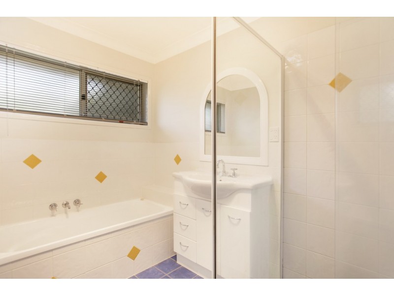 25 Nemarra Street, Wynnum West QLD 4178