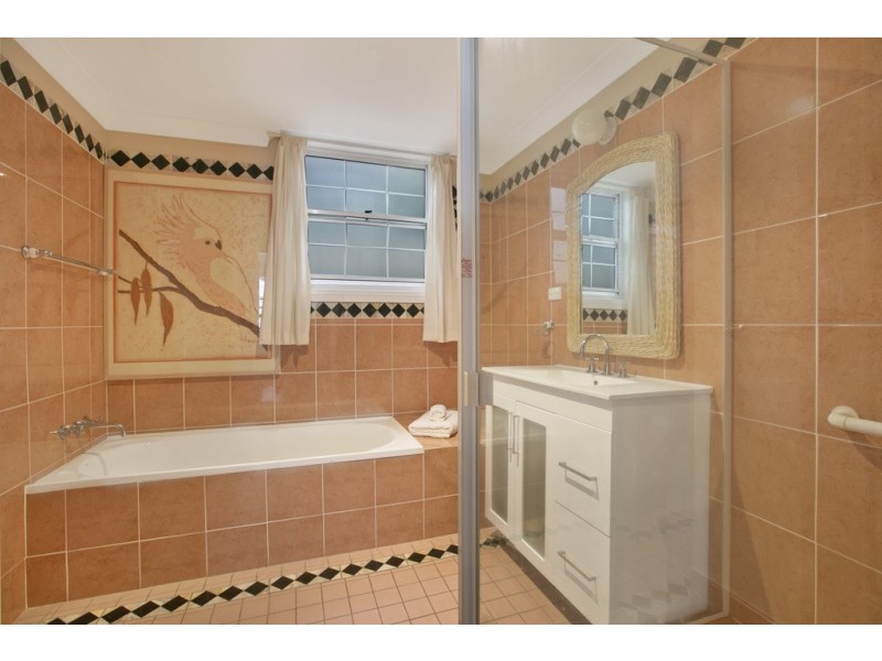 42 Adam Street, Wynnum QLD 4178