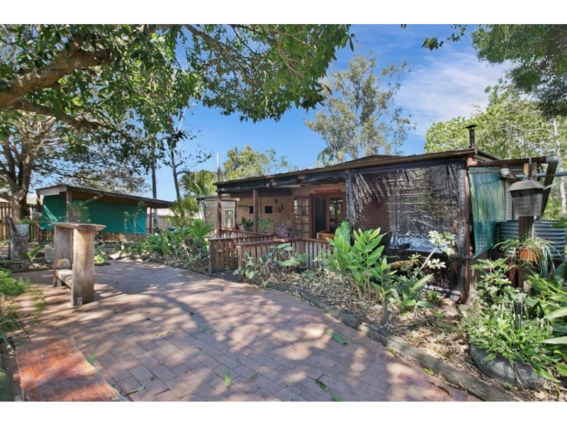 323 Whites Road, Lota QLD 4179