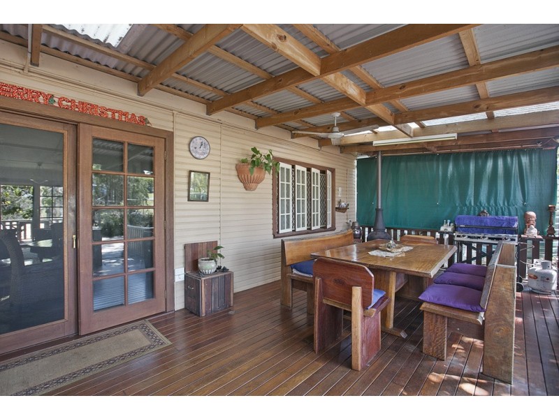 323 Whites Road, Lota QLD 4179