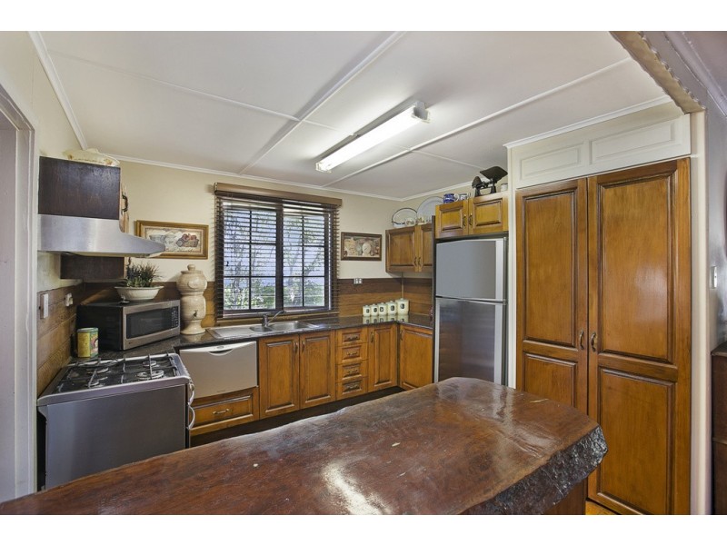 323 Whites Road, Lota QLD 4179