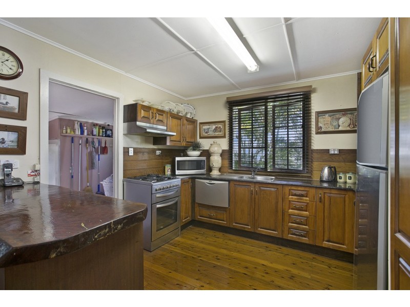 323 Whites Road, Lota QLD 4179