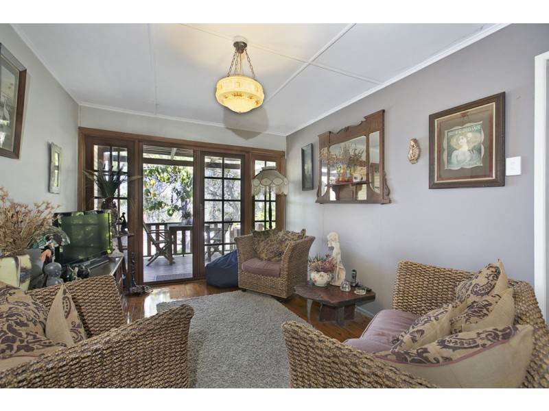 323 Whites Road, Lota QLD 4179