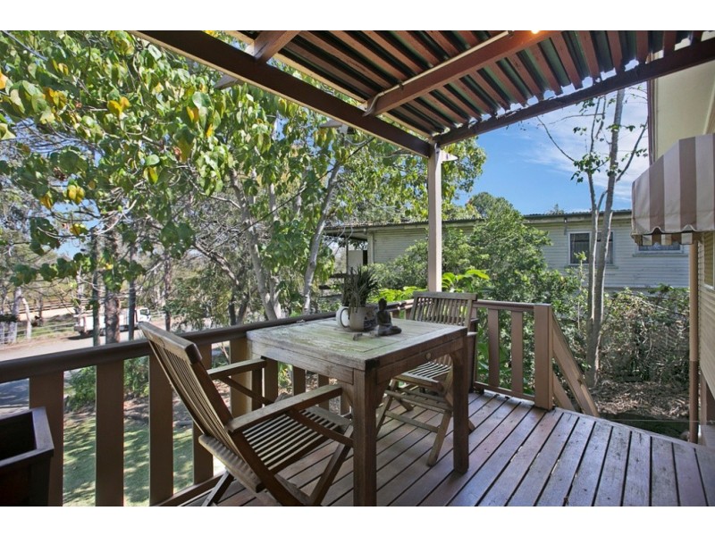 323 Whites Road, Lota QLD 4179