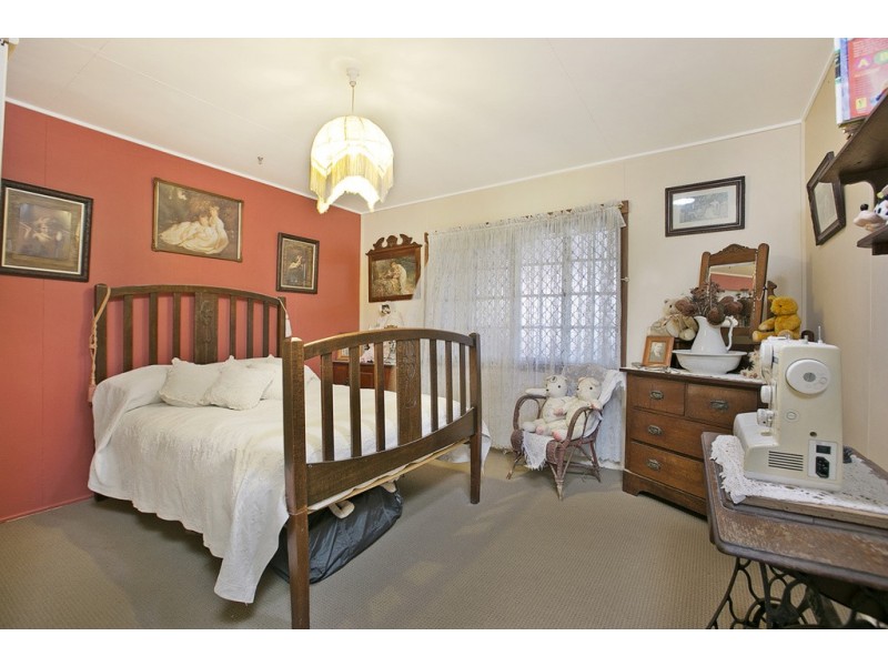 323 Whites Road, Lota QLD 4179