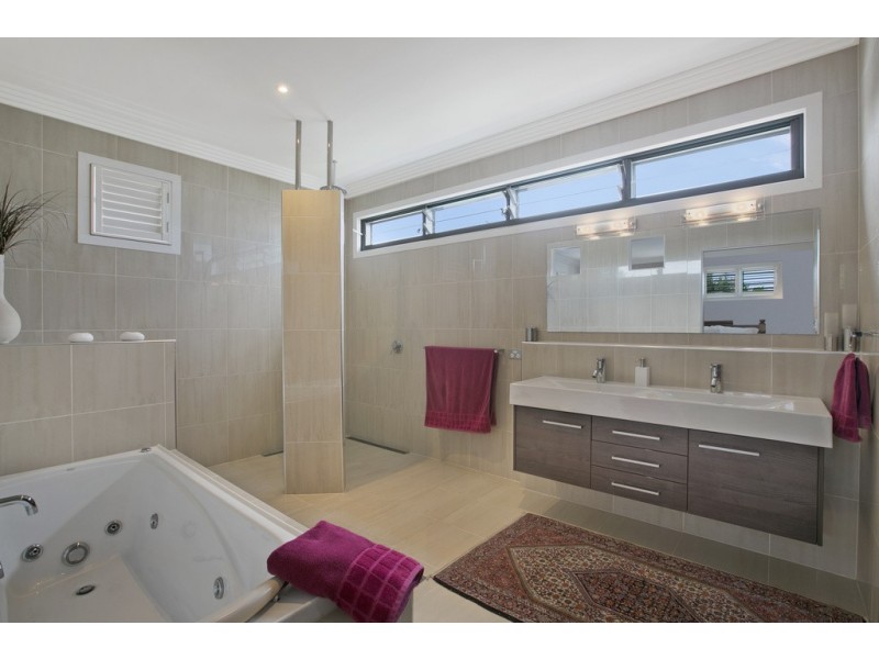 479 Royal Esplanade, Manly QLD 4179