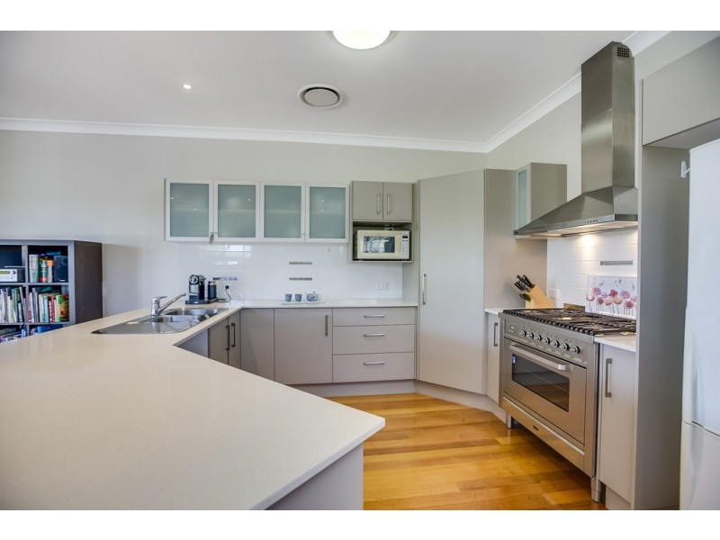 44 Waterview Avenue, Wynnum QLD 4178