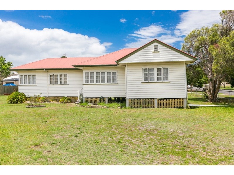 12 Rodney Street, Wynnum West QLD 4178