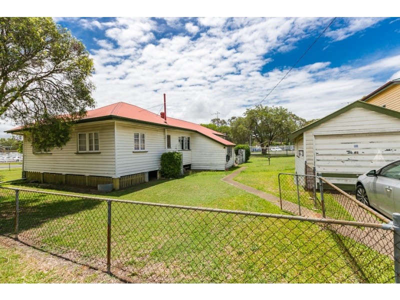 12 Rodney Street, Wynnum West QLD 4178