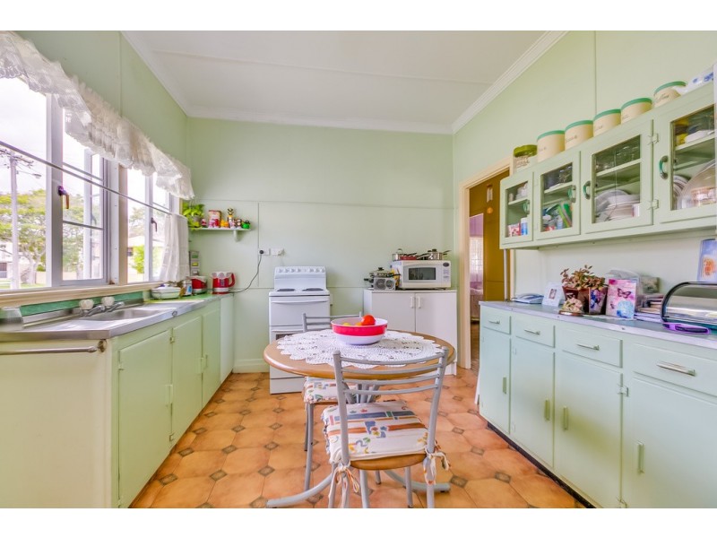 12 Rodney Street, Wynnum West QLD 4178