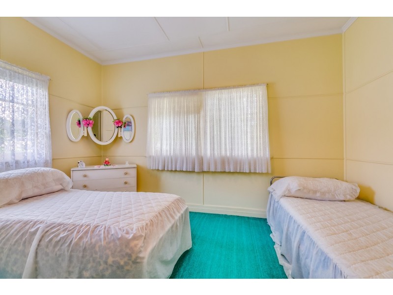 12 Rodney Street, Wynnum West QLD 4178