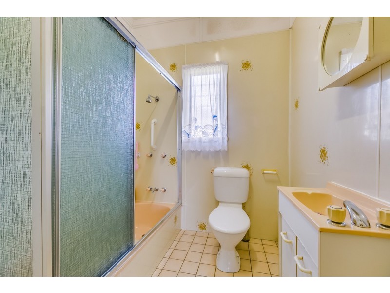 12 Rodney Street, Wynnum West QLD 4178