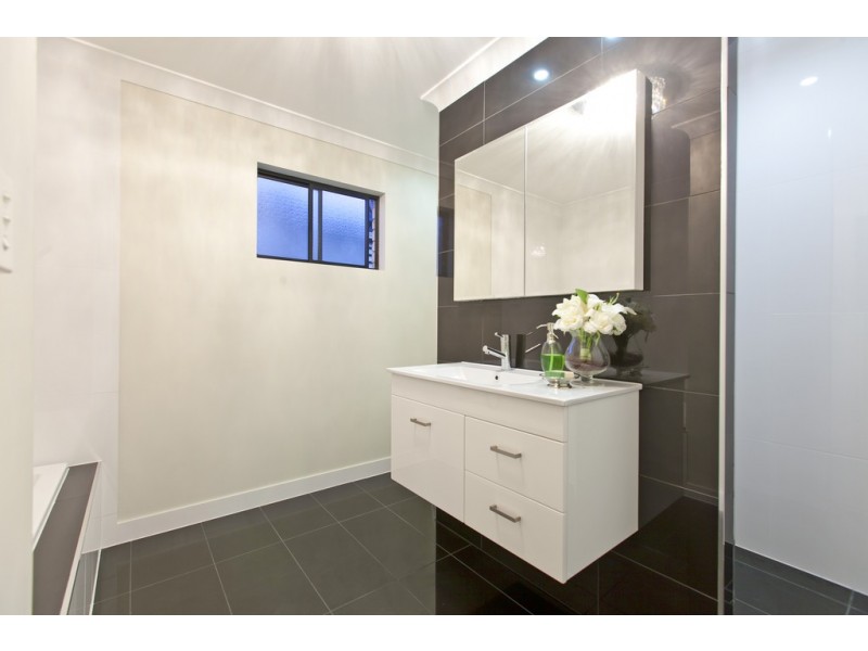 179 Melville Terrace, Manly QLD 4179