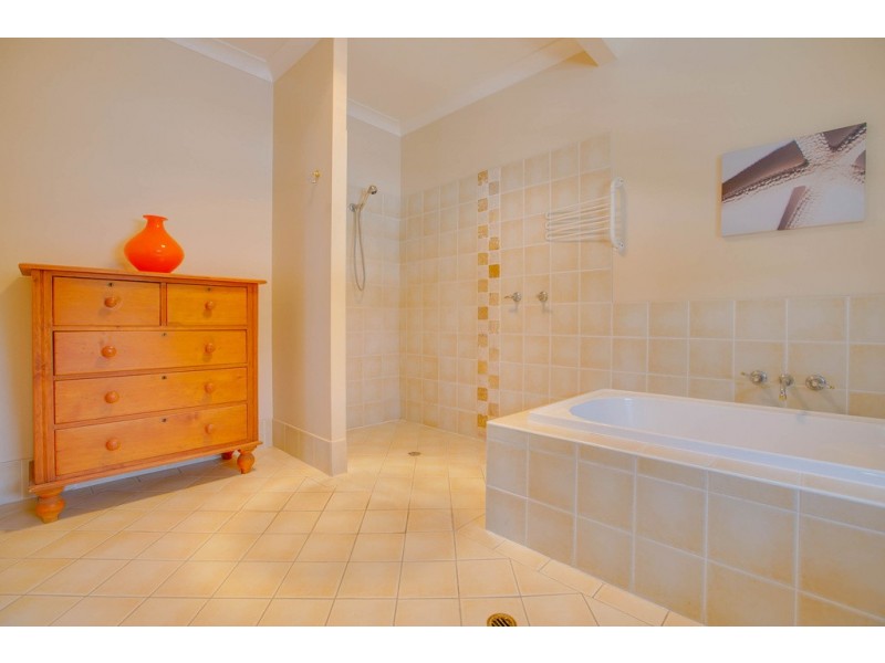 32 Chestnut Street, Wynnum QLD 4178