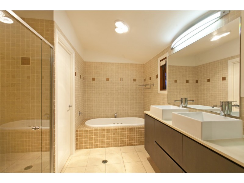 34 Macdonald Street, Lota QLD 4179