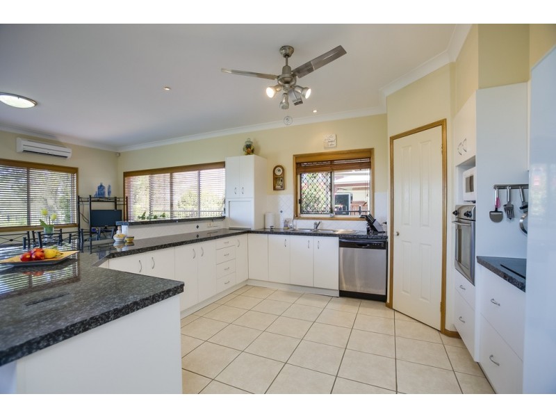 8 Dane Court, Manly West QLD 4179