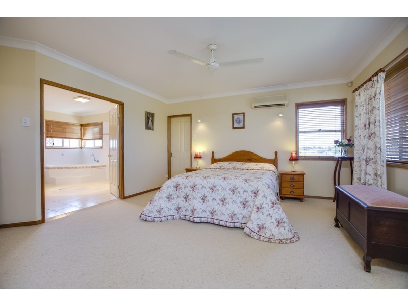 8 Dane Court, Manly West QLD 4179