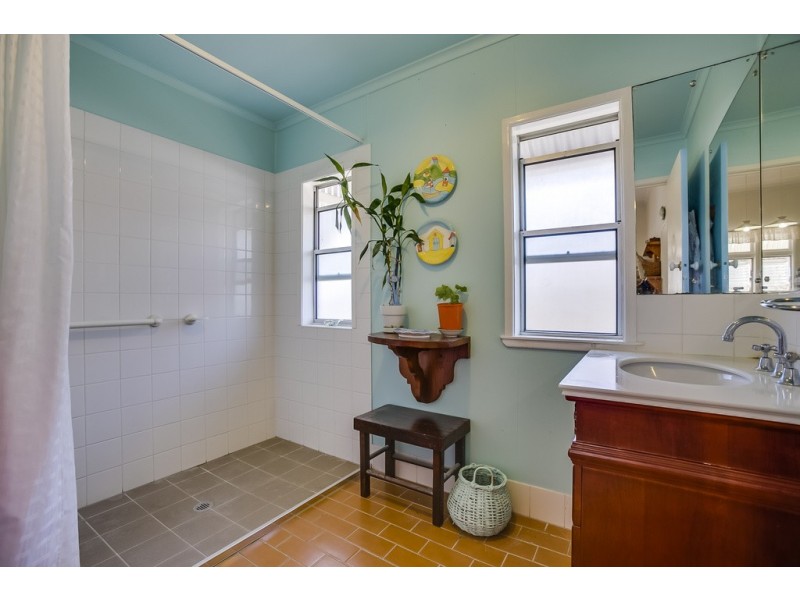 14 Moreton Avenue, Wynnum QLD 4178