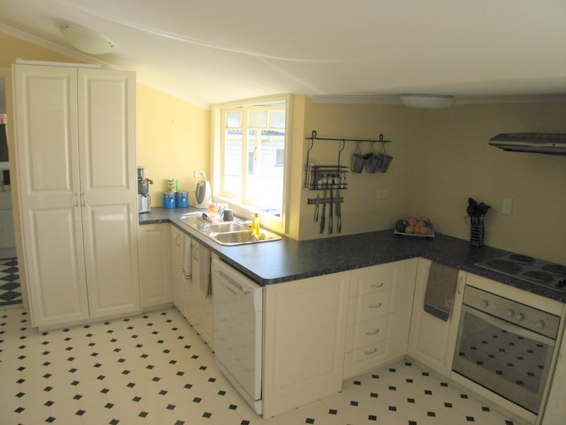 11 Pansy Street, Wynnum QLD 4178