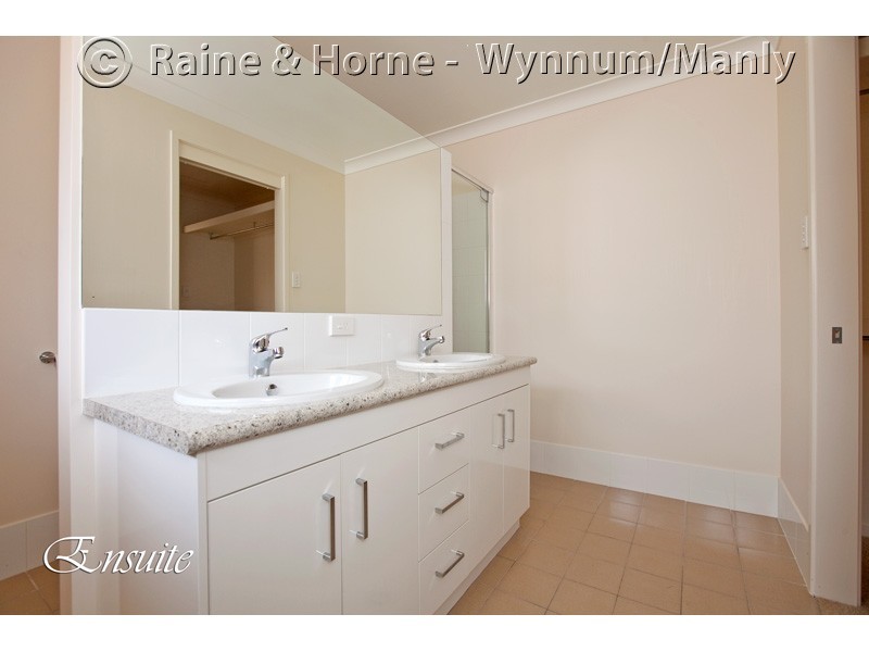 11 Cola Crescent, Wynnum West QLD 4178