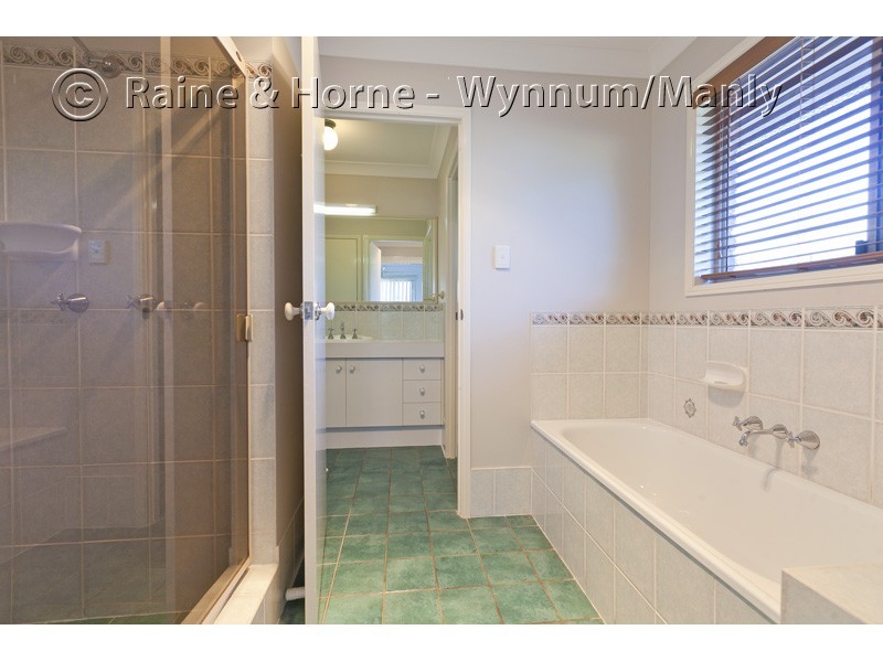 21 Poinciana Street, Wynnum West QLD 4178