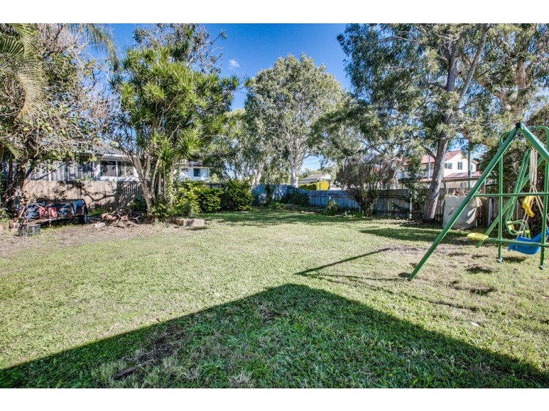 807 Esplanade, Lota QLD 4179