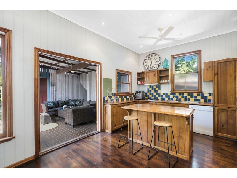 122 KINGSLEY TCE, Manly QLD 4179