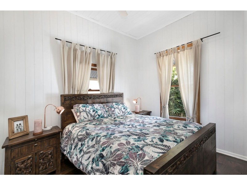 122 KINGSLEY TCE, Manly QLD 4179