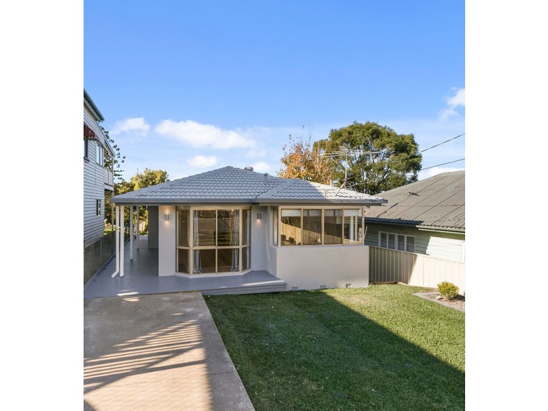 32 Whites Road, Manly QLD 4179