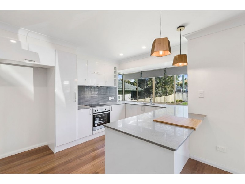 32 Whites Road, Manly QLD 4179