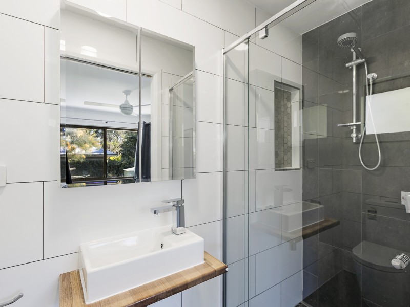 32 Whites Road, Manly QLD 4179