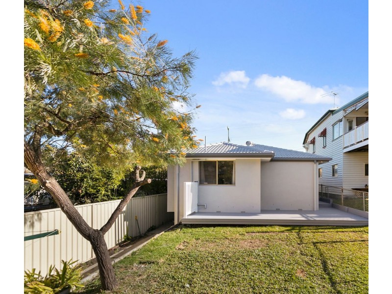 32 Whites Road, Manly QLD 4179
