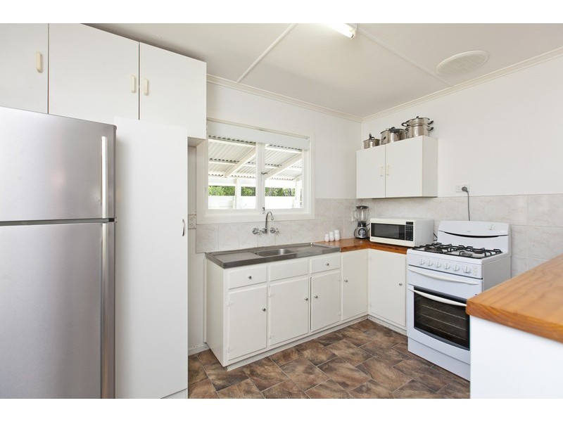 16 CLAYMEADE STREET, Wynnum QLD 4178