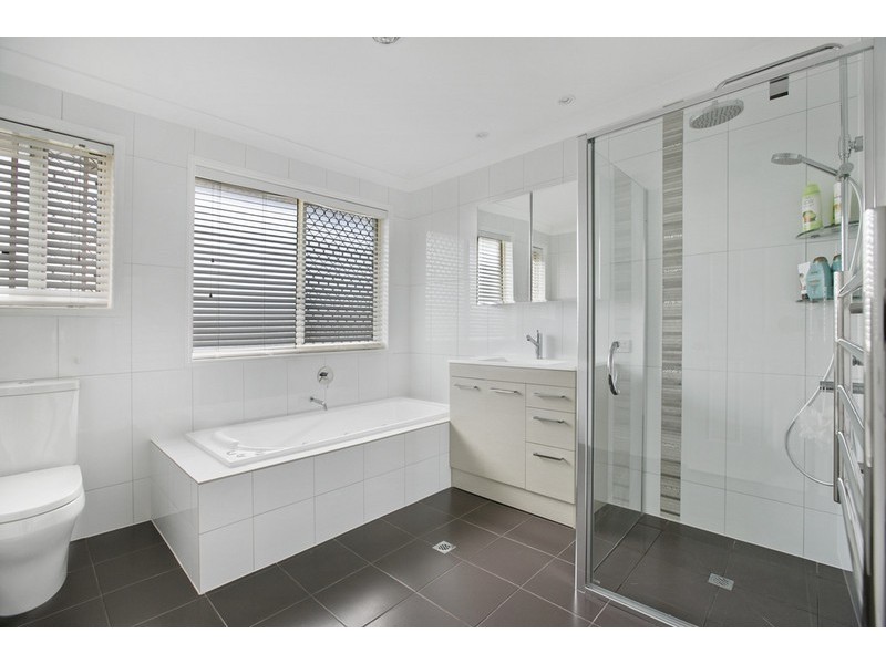 16 Coral Close, Manly West QLD 4179