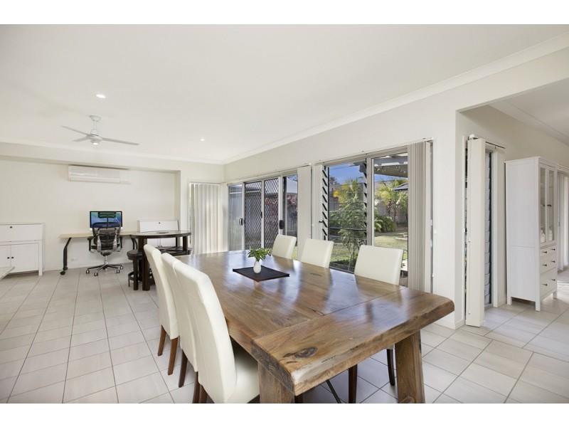25 Mossvale Drive, Wakerley QLD 4154