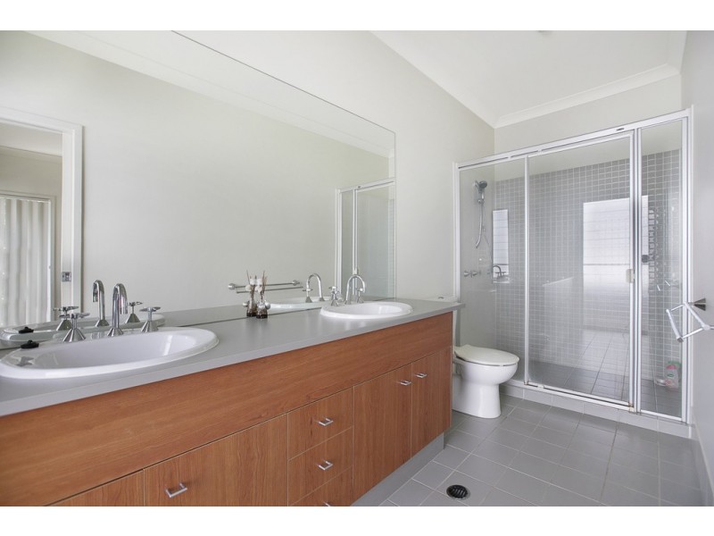 25 Mossvale Drive, Wakerley QLD 4154