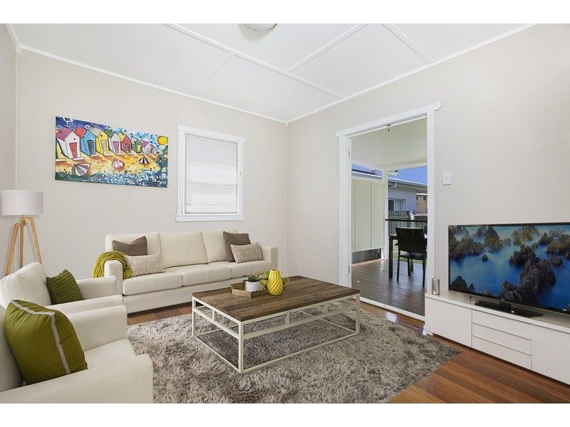 32 Stewart Parade, Manly QLD 4179