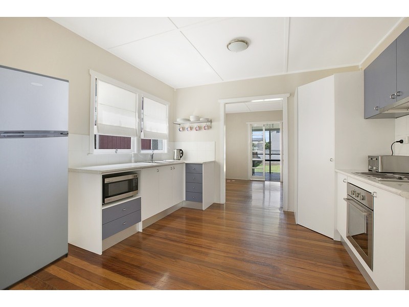 32 Stewart Parade, Manly QLD 4179